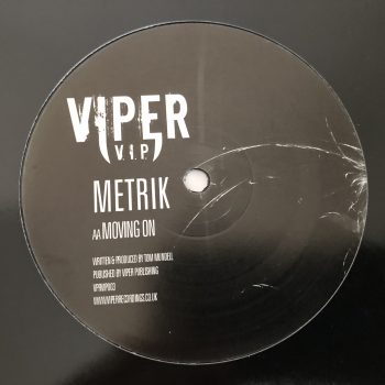 Metrik - Stranger / Moving On (12") - Image 2