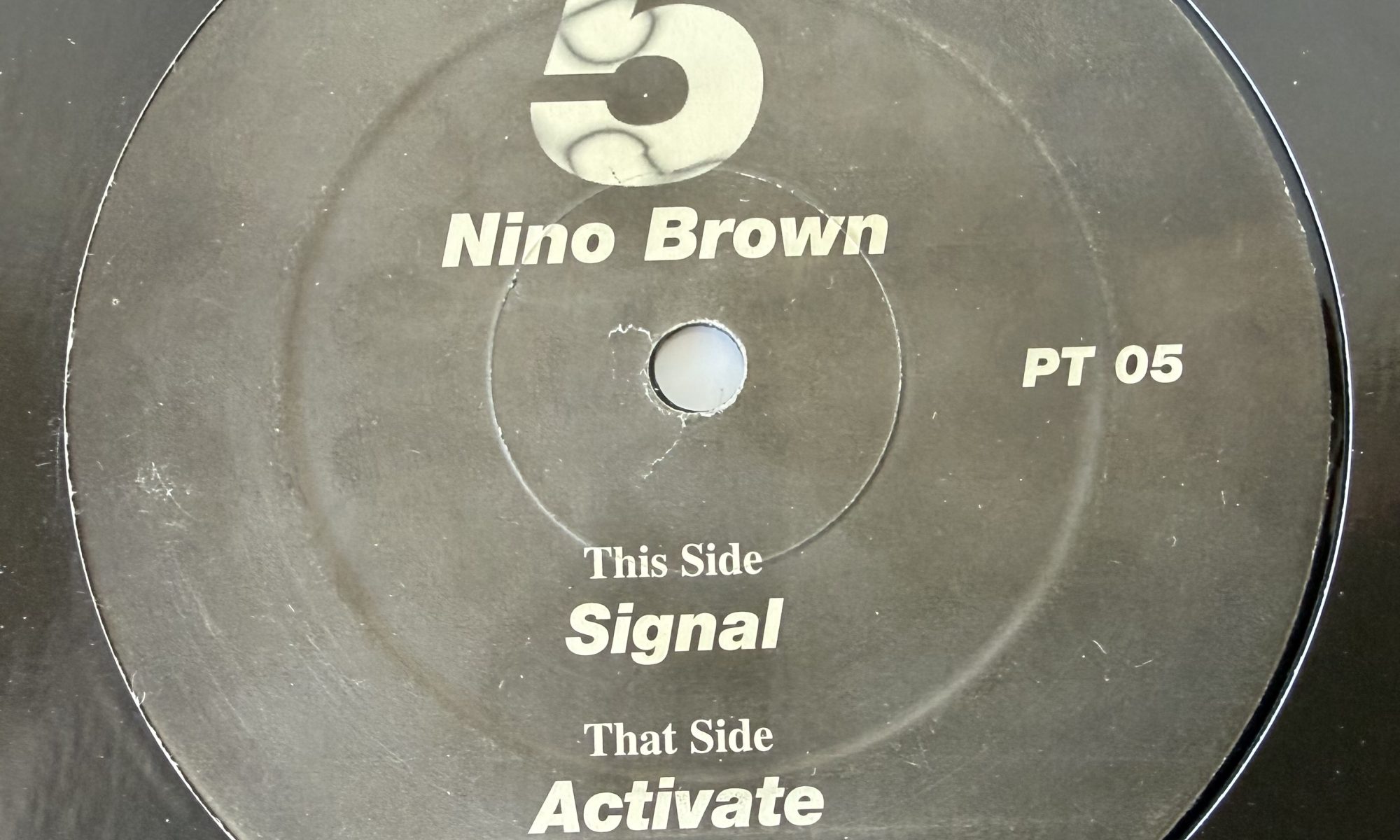 Nino Brown – Signal / Activate (12″)